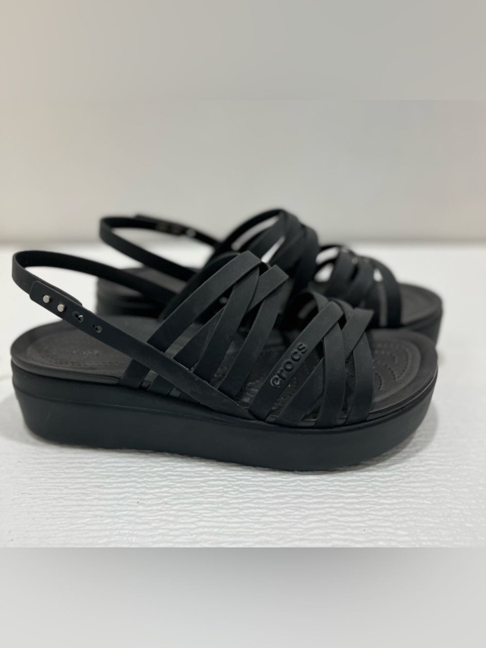 Crocs Brooklyn Low Wedge Strappy Sandal Woman’s Size 11 Black